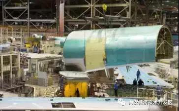 轉型攀“高親”——我區中航重工完成波音飛機殼體加工裝備訂單 轉型攀“高親”——我區中航重工完成波音飛機殼體加工裝備訂單